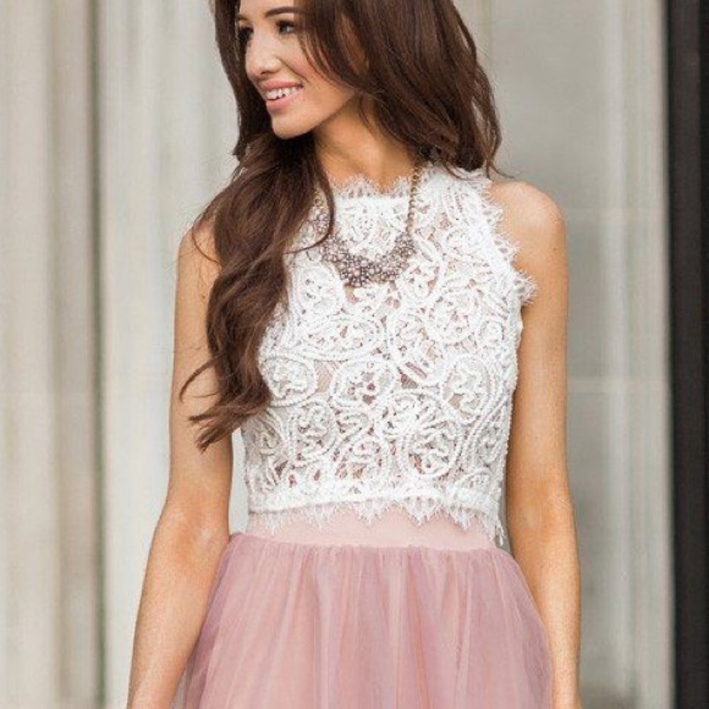 LEIGHTON WHITE SLEEVELESS LACE TOP | S